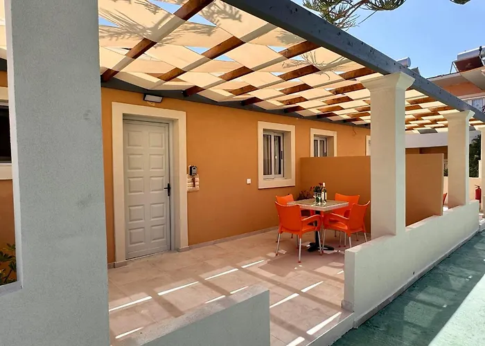 Summerscape Studios And Apartments